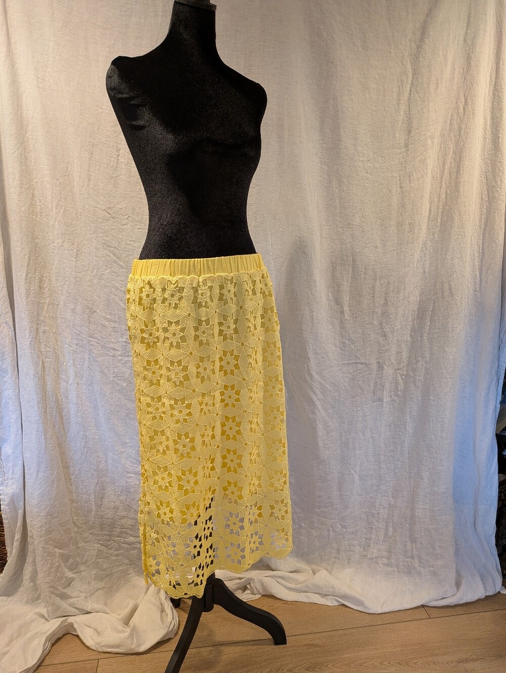 Lili's Closet/Anthropologie Yellow Lace Midi Skirt size L